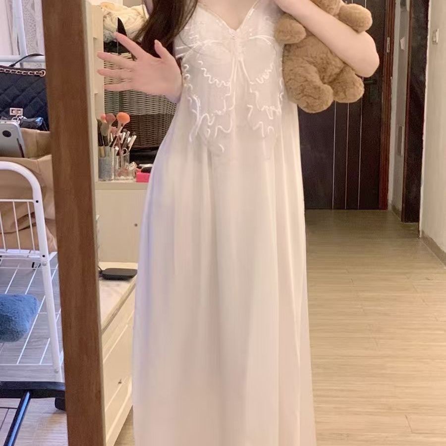 ชุดนอนสายเดี่ยวผ้าซาตินประดับผีเสื้อ สำหรับผู้หญิง ภาพสินค้า 2
